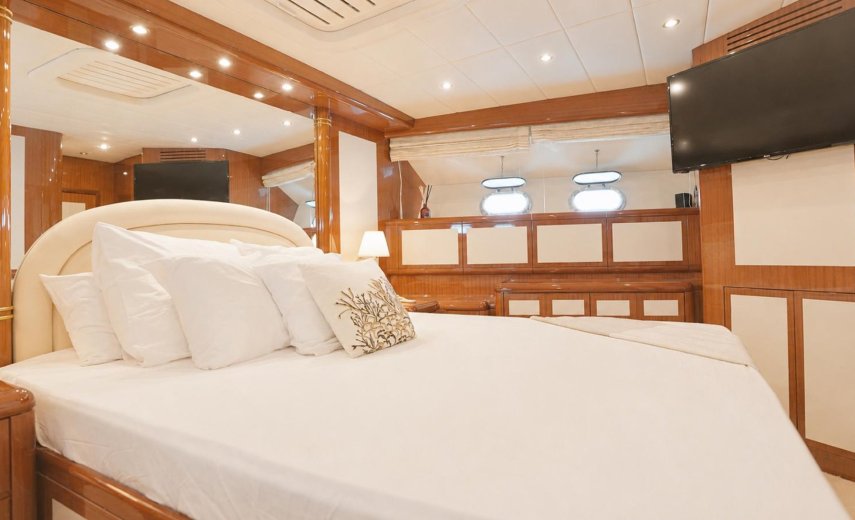 Mangusta 72 Helios 11