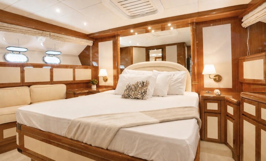 Mangusta 72 Helios 10