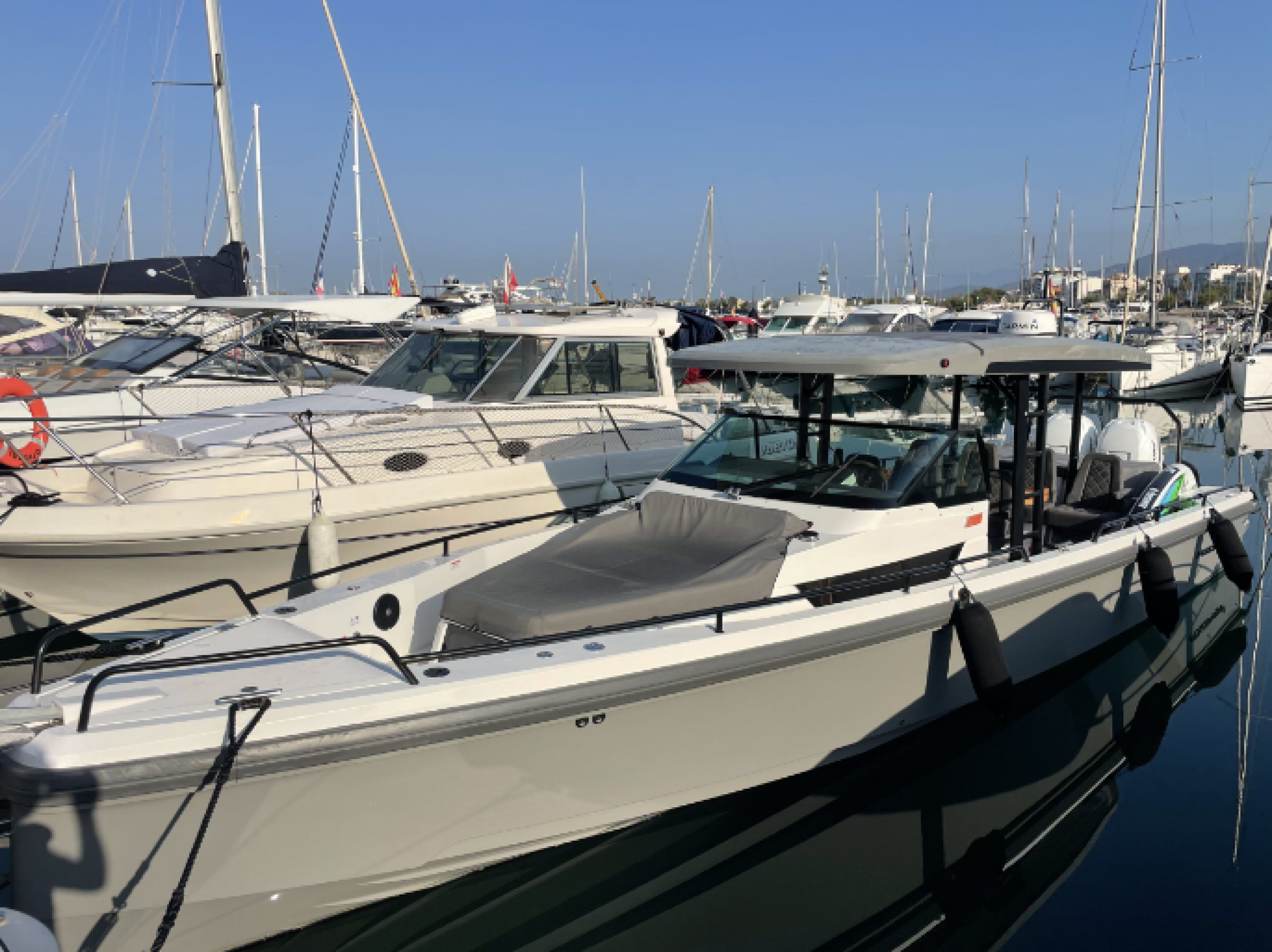Axopar 37 T-TOP CASHALEAU