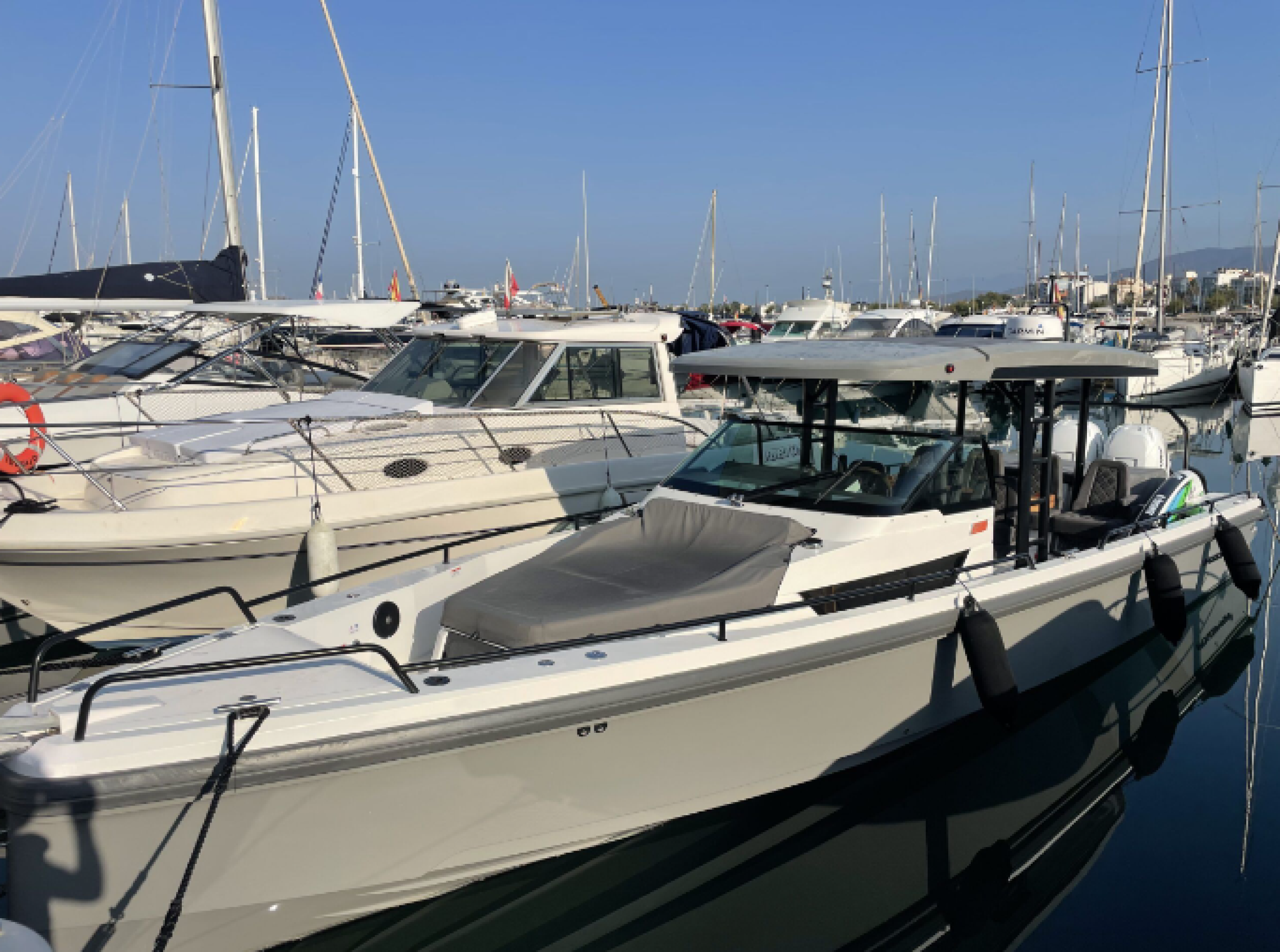 Axopar 37 T-TOP CASHALEAU