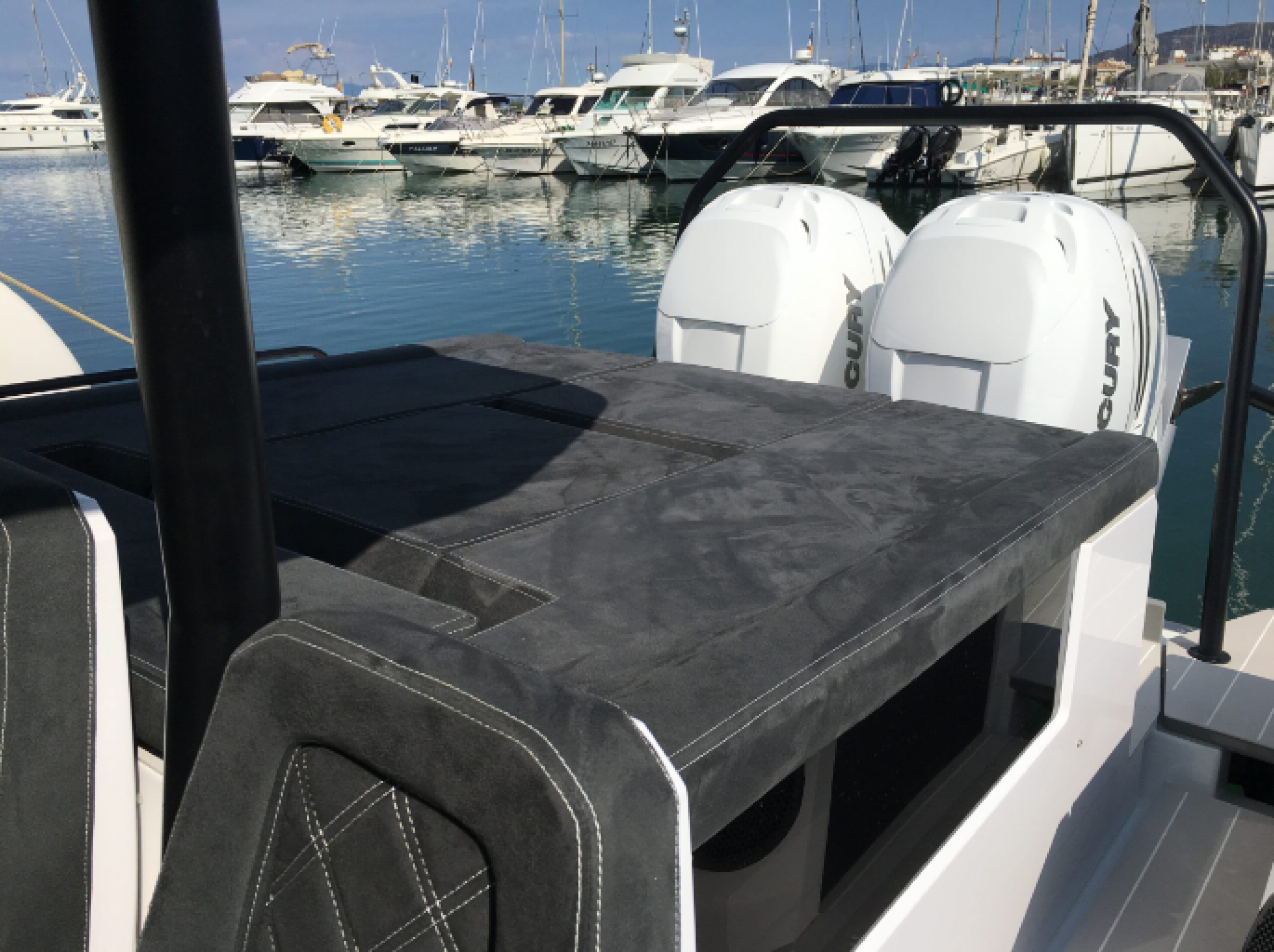 Axopar 37 T-TOP CASHALEAU