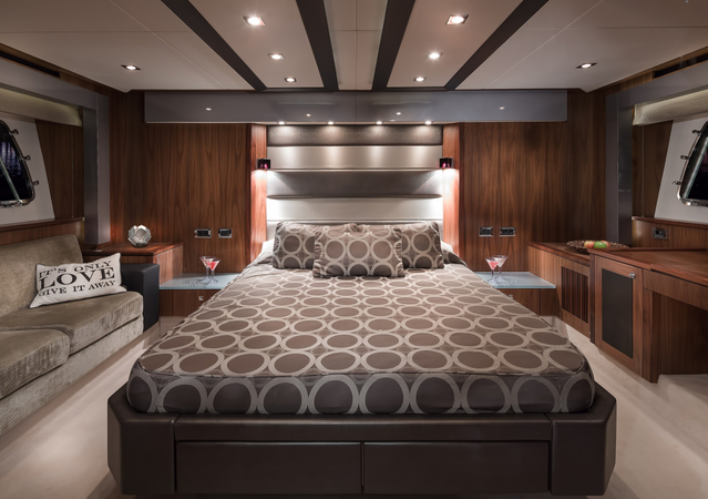 Sunseeker Predator 74  Black Jax