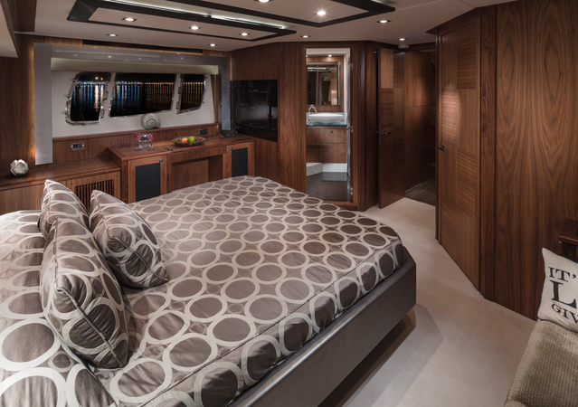 Sunseeker Predator 74  Black Jax