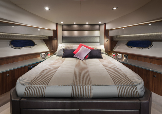 Sunseeker Predator 74  Black Jax