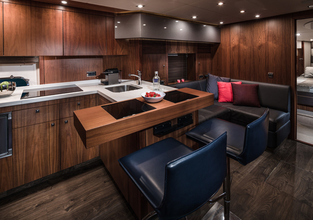 Sunseeker Predator 74  Black Jax