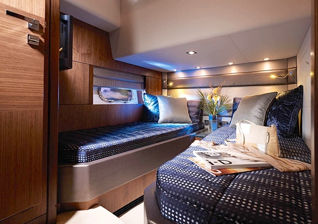 Sunseeker Predator 74  Black Jax