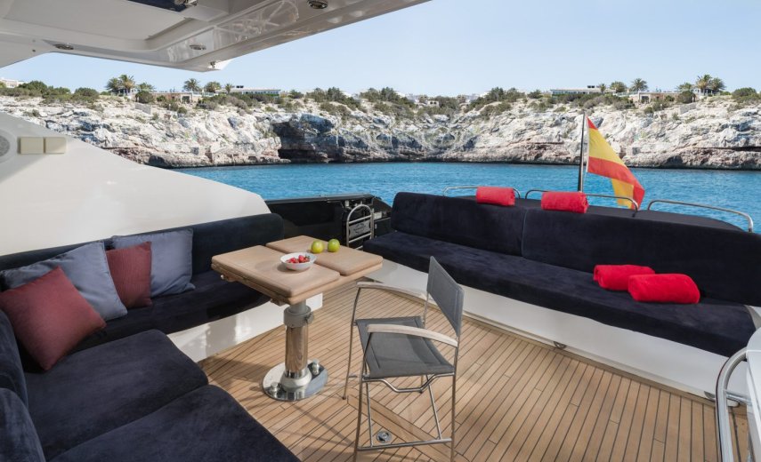 Sunseeker Predator 74  Black Jax