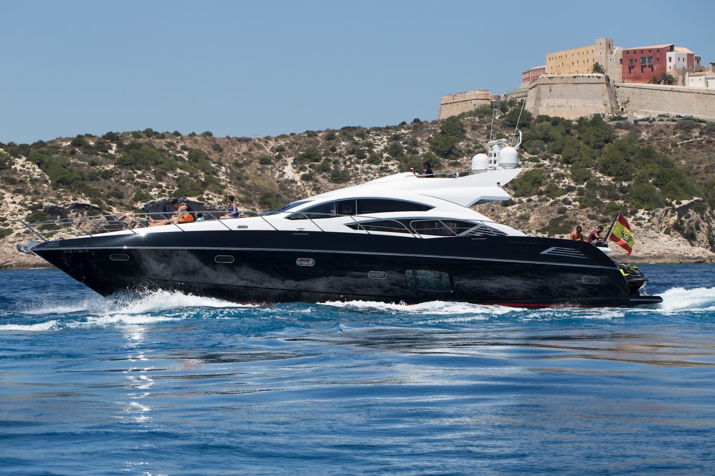 Sunseeker Predator 74  Black Jax