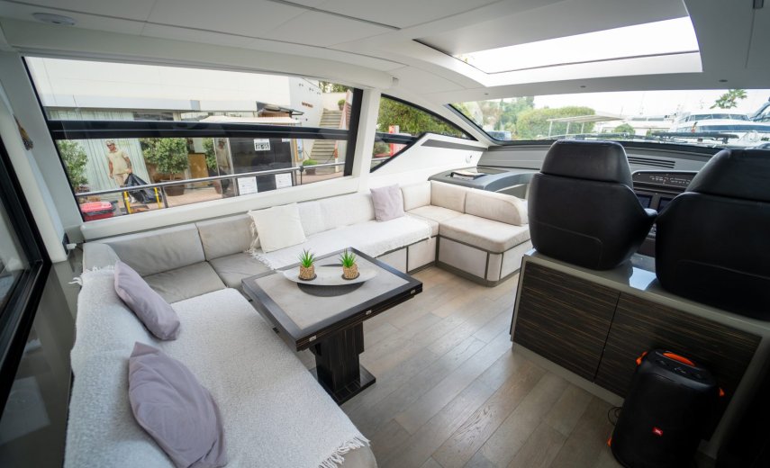 Pershing 62 Urus 21