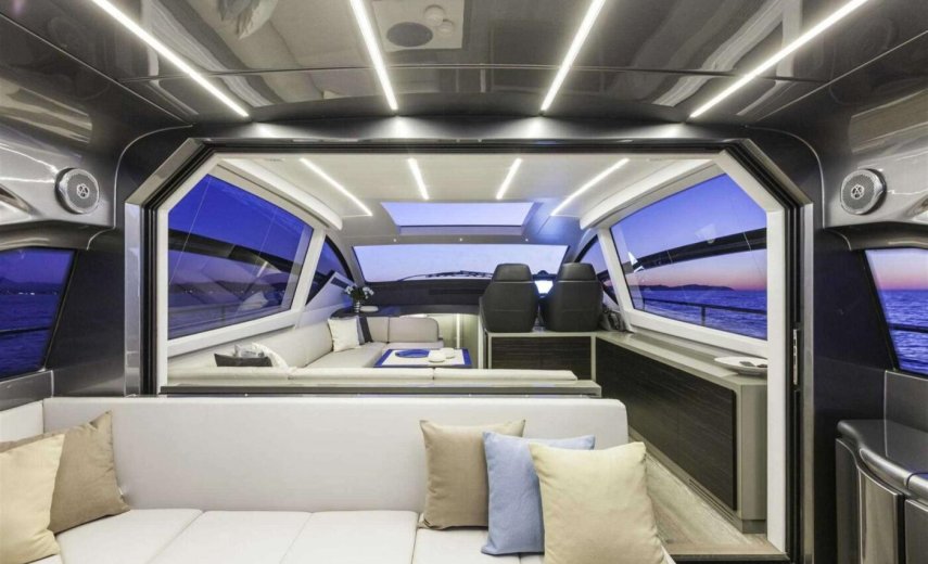 Pershing 62 Urus 16