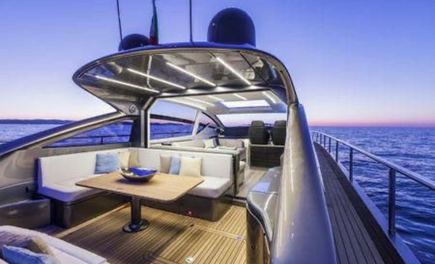 Pershing 62 Urus 17