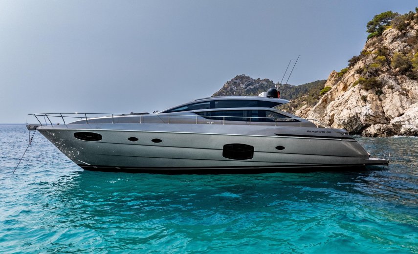 Pershing 62 Urus 25