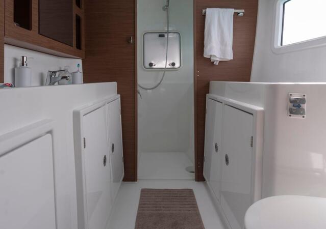 Lagoon 42 4