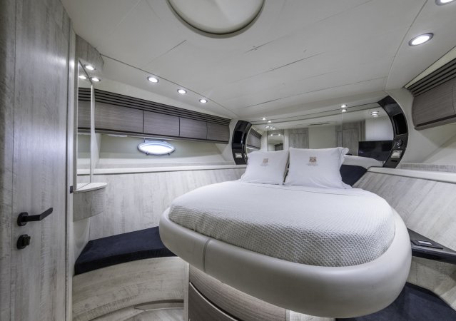 Pershing 54 14