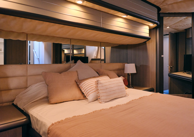 Sunseeker Manhattan 64 Sirius