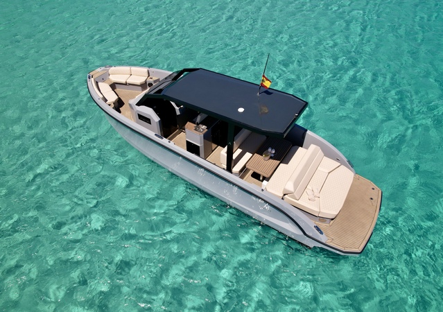 Rent Rand Archipélago 32 Just Imagine in Ibiza