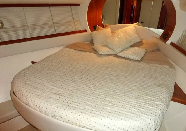 Pershing 43