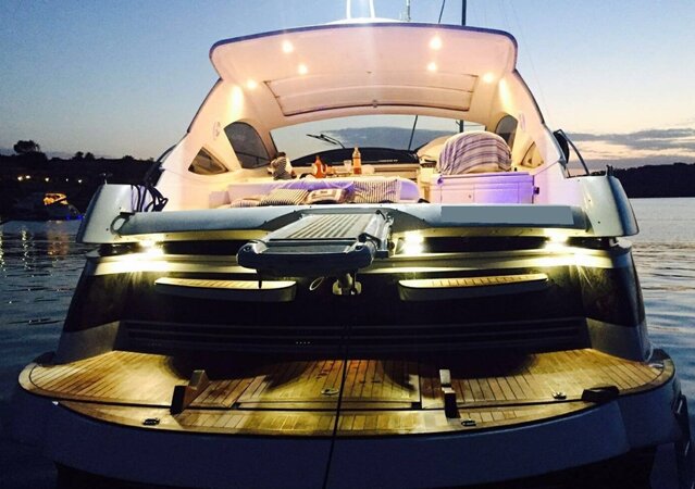 Pershing 43