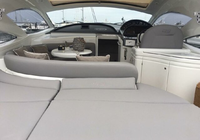 Pershing 43