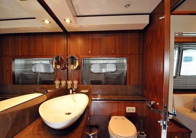 Sunseeker Predator 84