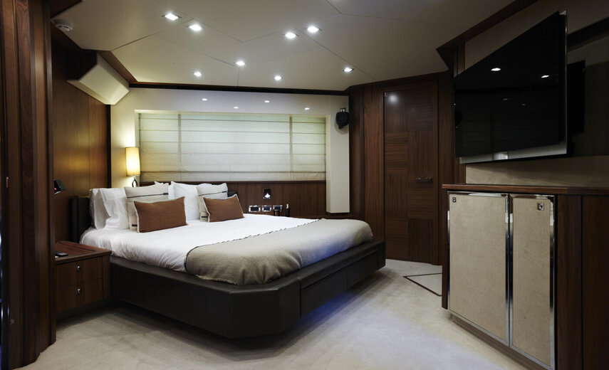Sunseeker Predator 92 UM7 8