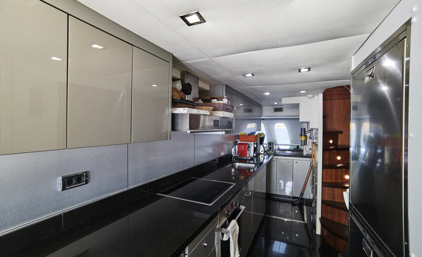 Sunseeker Predator 92 UM7 10