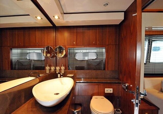 Sunseeker Predator 84 Ariyas
