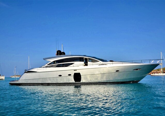 Pershing 72