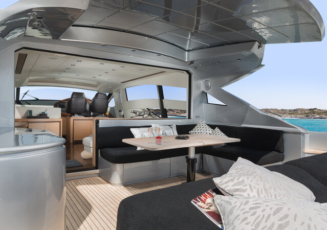 Pershing 72