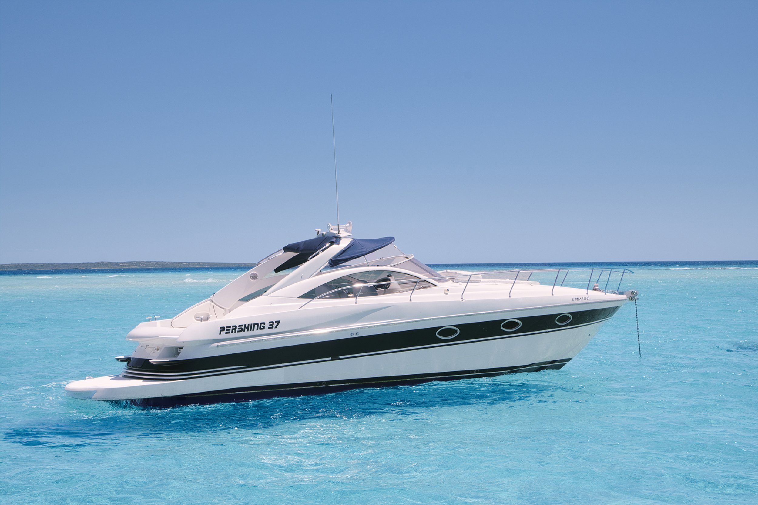 Pershing 37 open - La Brise Charter Ibiza