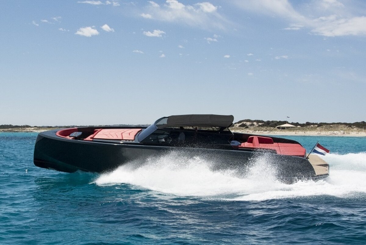 Vanquish VQ48 - La Brise Charter Ibiza