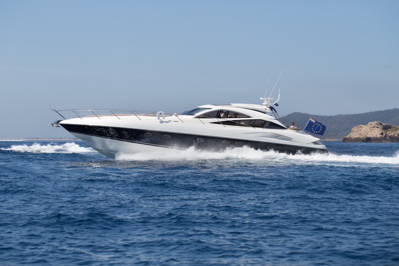 Sunseeker PREDATOR 68 - La Brise Charter Ibiza