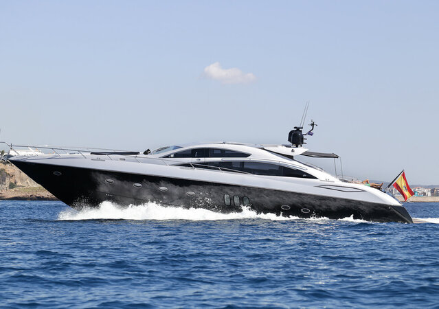 Sunseeker Predator 82 - La Brise Charter Ibiza