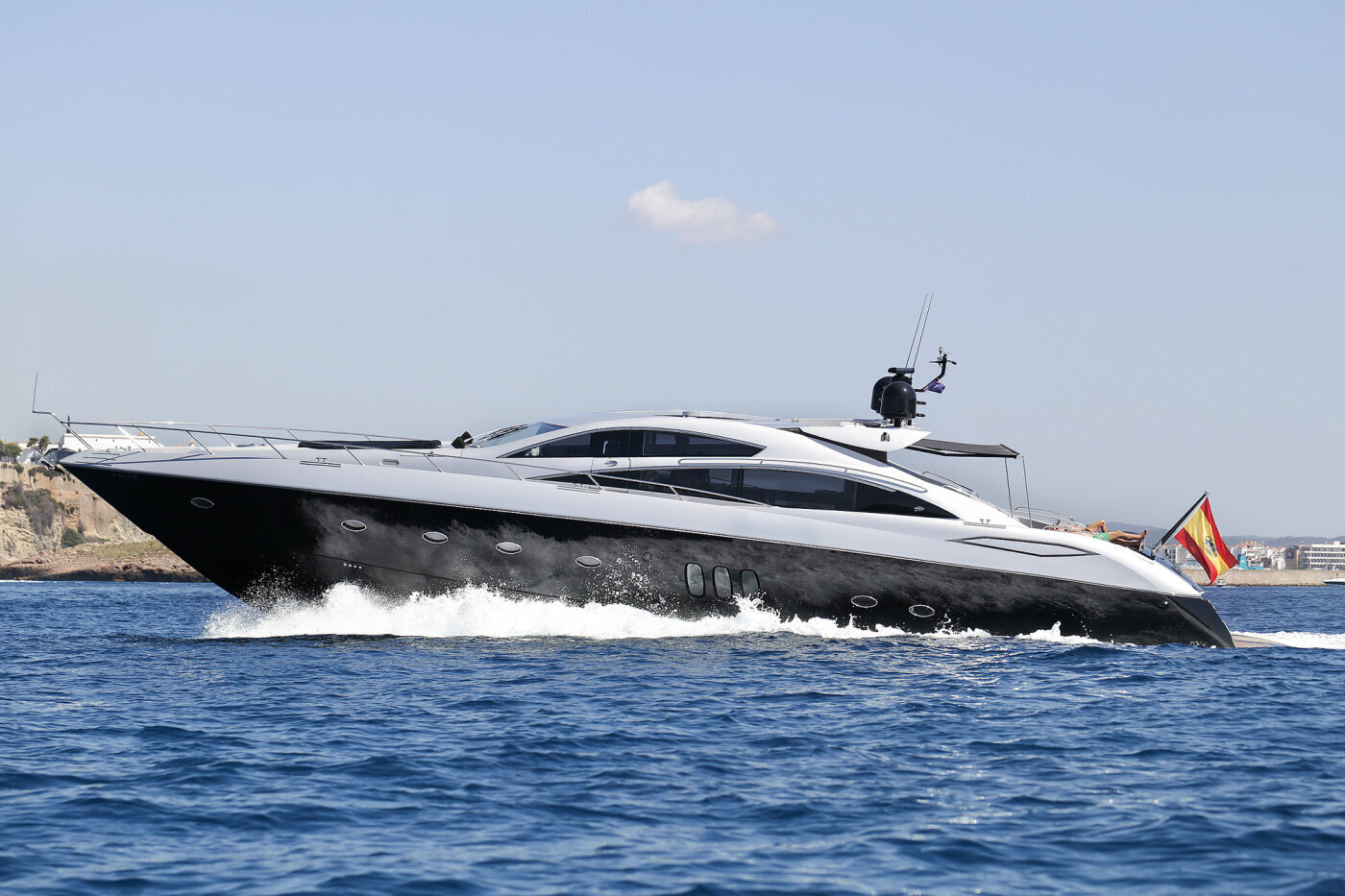 Sunseeker Predator 82 - La Brise Charter Ibiza