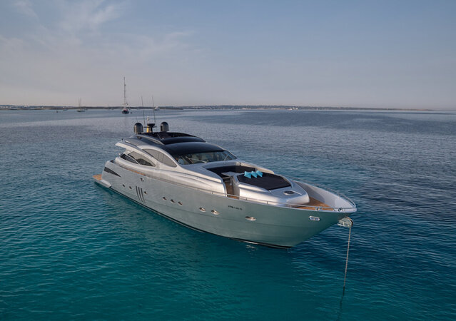 Pershing 90