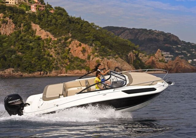 Bayliner VR5 CUDDY