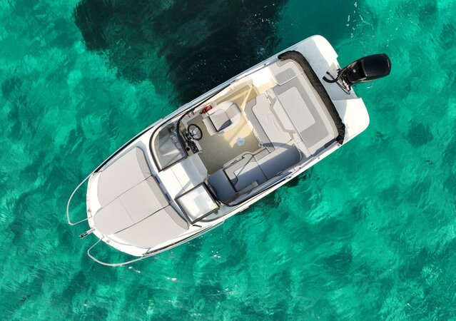 Bayliner VR5 CUDDY