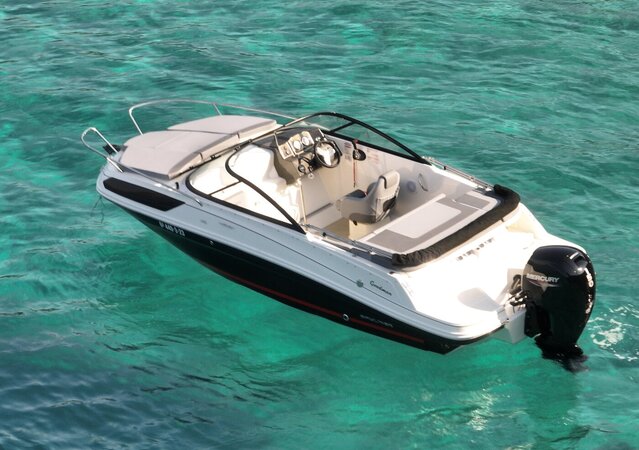 Bayliner VR5 CUDDY