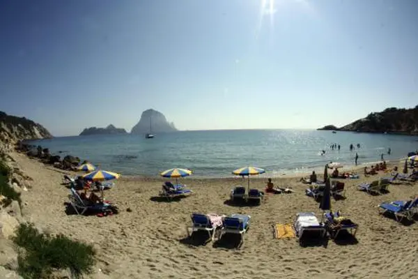 Discover the most beautiful coves in Ibiza aboard a boat