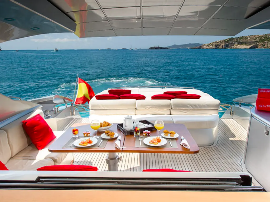 3 plans to rent a yacht in Ibiza