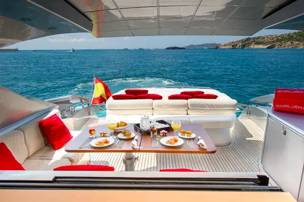 3 plans to rent a yacht in Ibiza