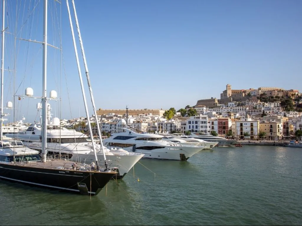 Yacht Logistics in Ibiza: How to Organize the Perfect Day at Sea (Stress-Free)