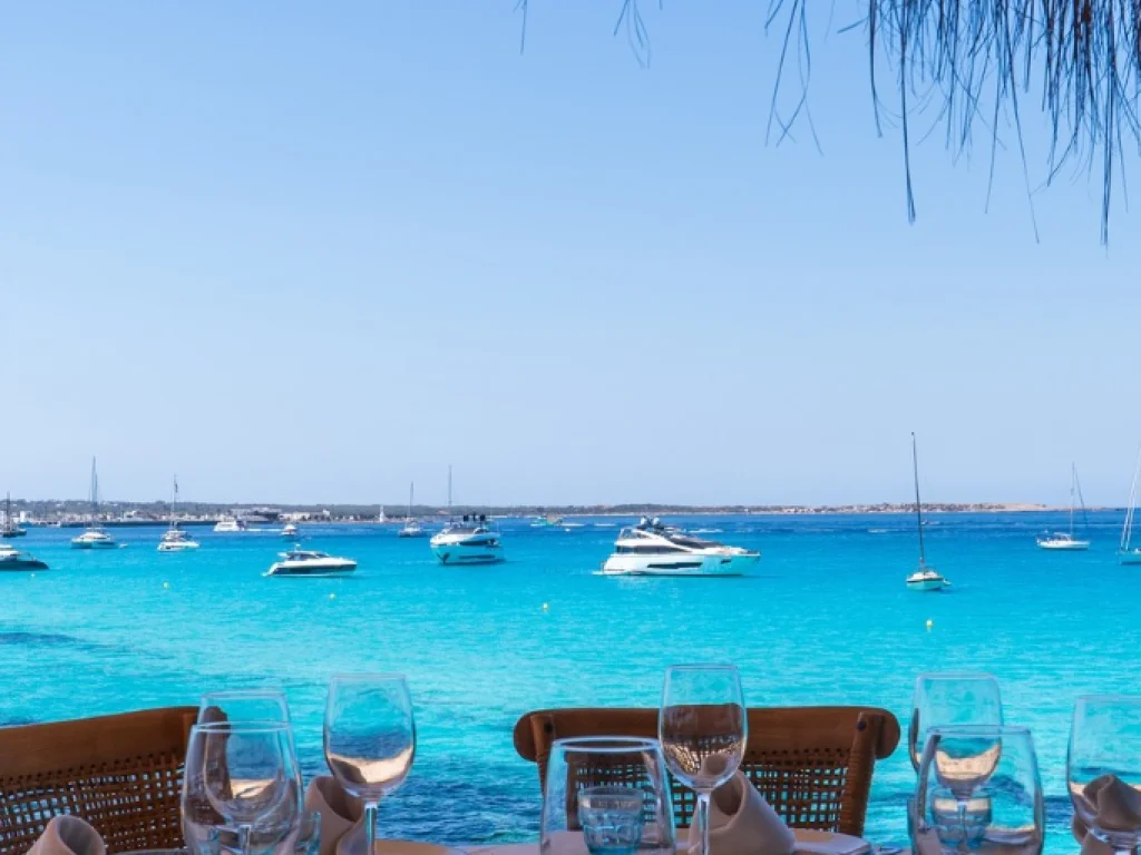Los 9 Mejores Restaurantes de Ibiza y Formentera para ir en Barco (Guía 2026)