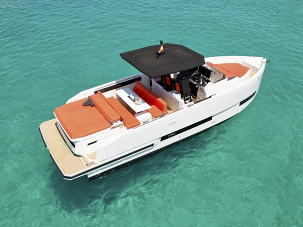 De Antonio D32 “Donatello”: Minimalist Luxury and Power on the Sea