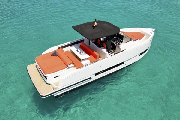 De Antonio D32 “Donatello”: Minimalist Luxury and Power on the Sea