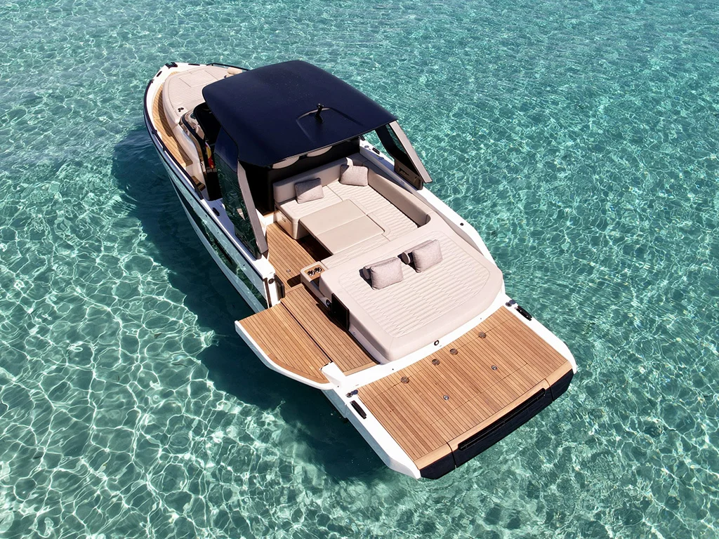 Cranchi A32 “Just Nice”: La Nueva Incorporación de Sea Charter Ibiza para Disfrutar del Mediterráneo con Estilo