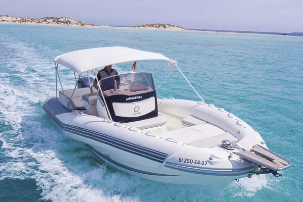 Discover the Zodiac N-ZO 760 Just Great: The Perfect Boat for Exploring Ibiza and Formentera