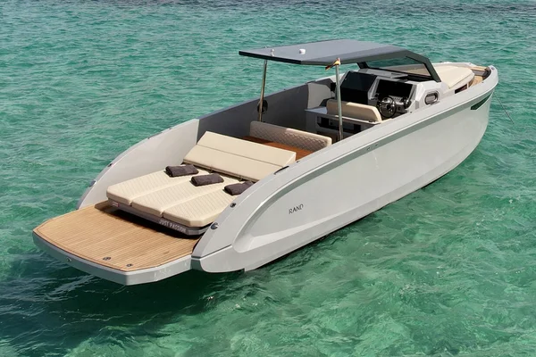 Rand Escape 30 “Just Passion”: Sail with Elegance, Awareness, and Pure Emotion