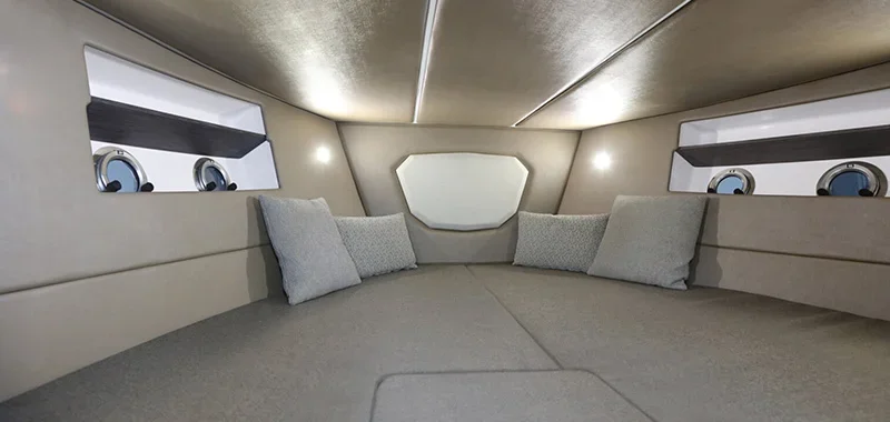 Ranieri NEXT 330 Inside