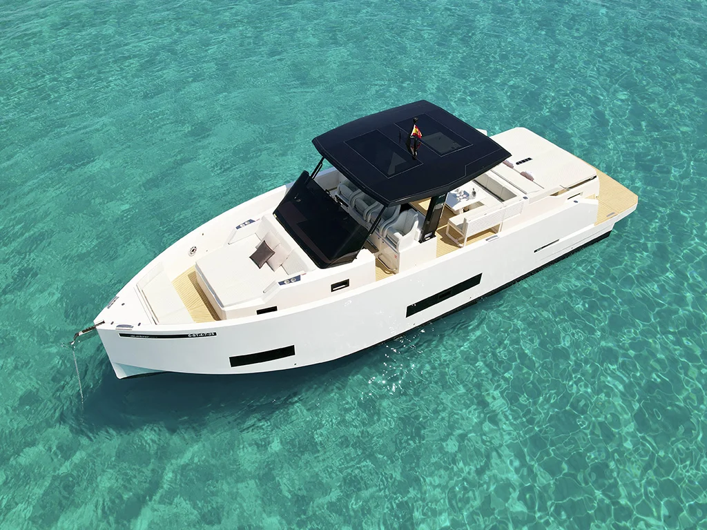 De Antonio D42 “BB OTAZU”: Navegar Ibiza y Formentera con Lujo y Libertad